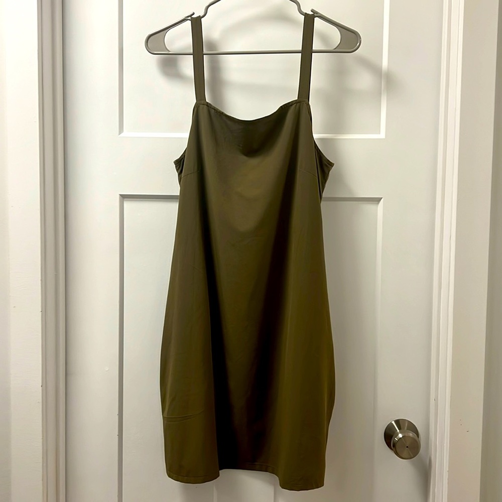 Wayre Seville dress in Fern Green. Size Small. Like New!